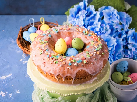 Великденски кекс с глазура от бял шоколад - снимка на рецептата